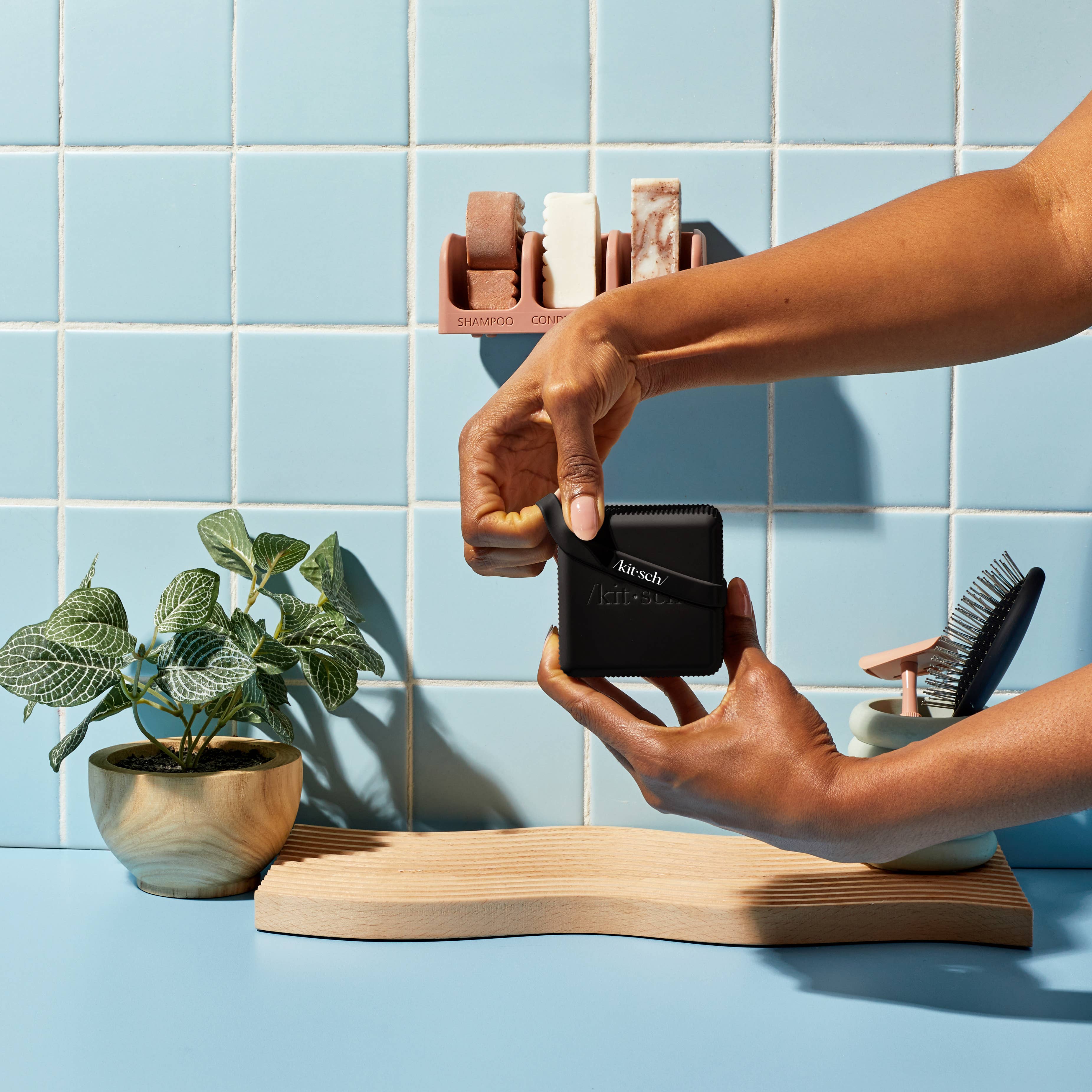 Kitsch 2-Compartment Travel Case - Black