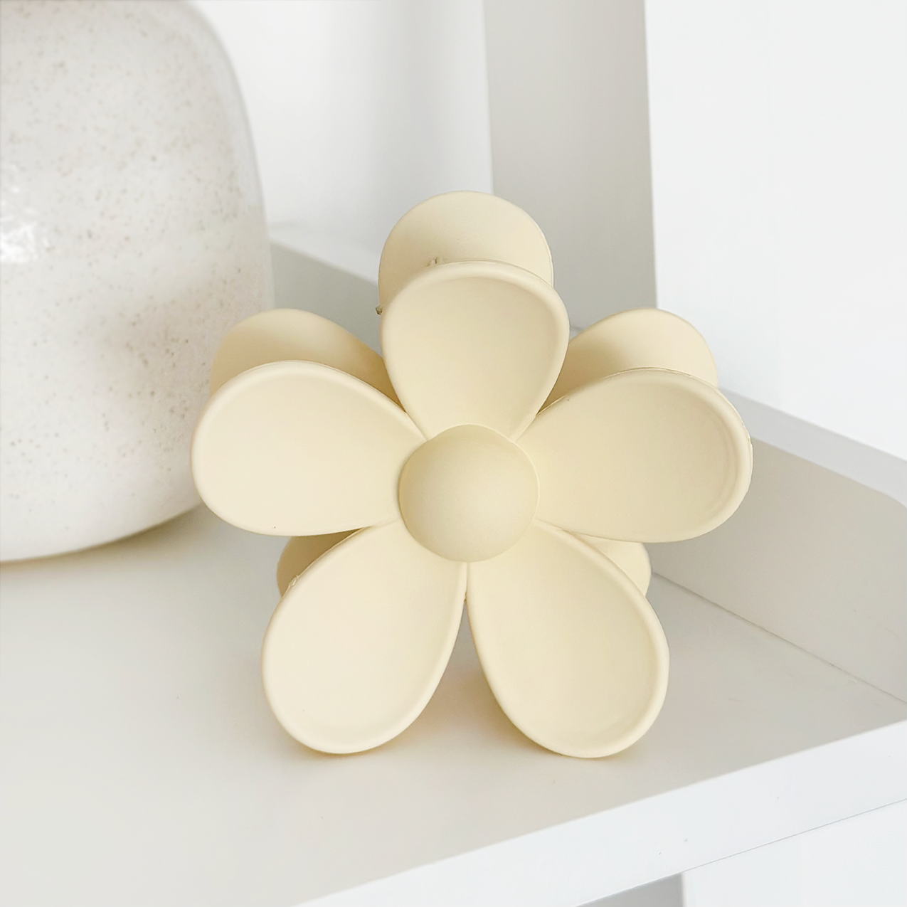Coconut Lane Flower Claw Clip - Cream