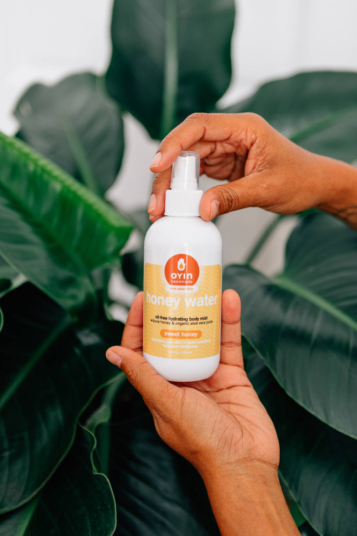 Oyin Handmade Honey Water Oil-Free Hydrating Body Mist 8oz