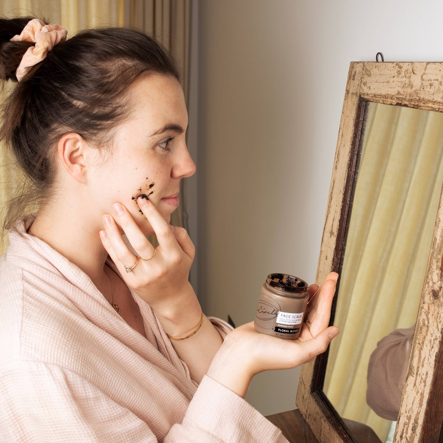 UpCircle Face Scrub with Coffee + Rosehip - FLORAL BLEND