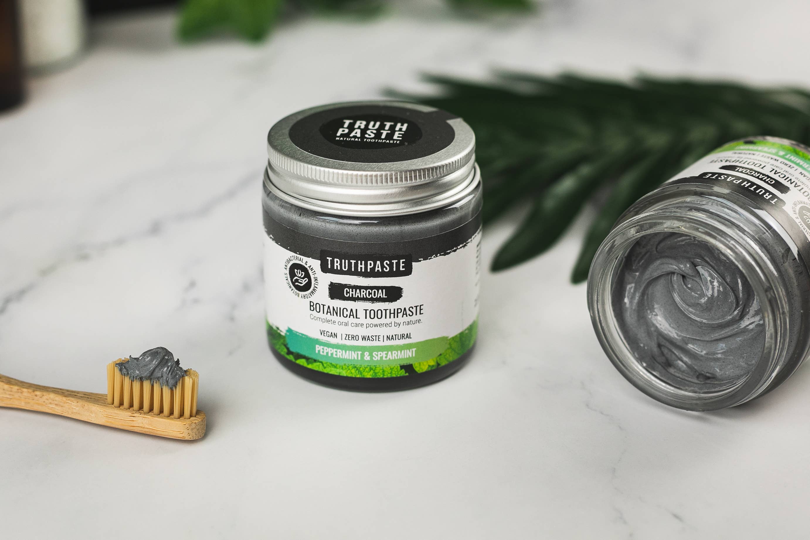 Truthpaste Botanical Toothpaste Charcoal: Peppermint & Spearmint 100ml