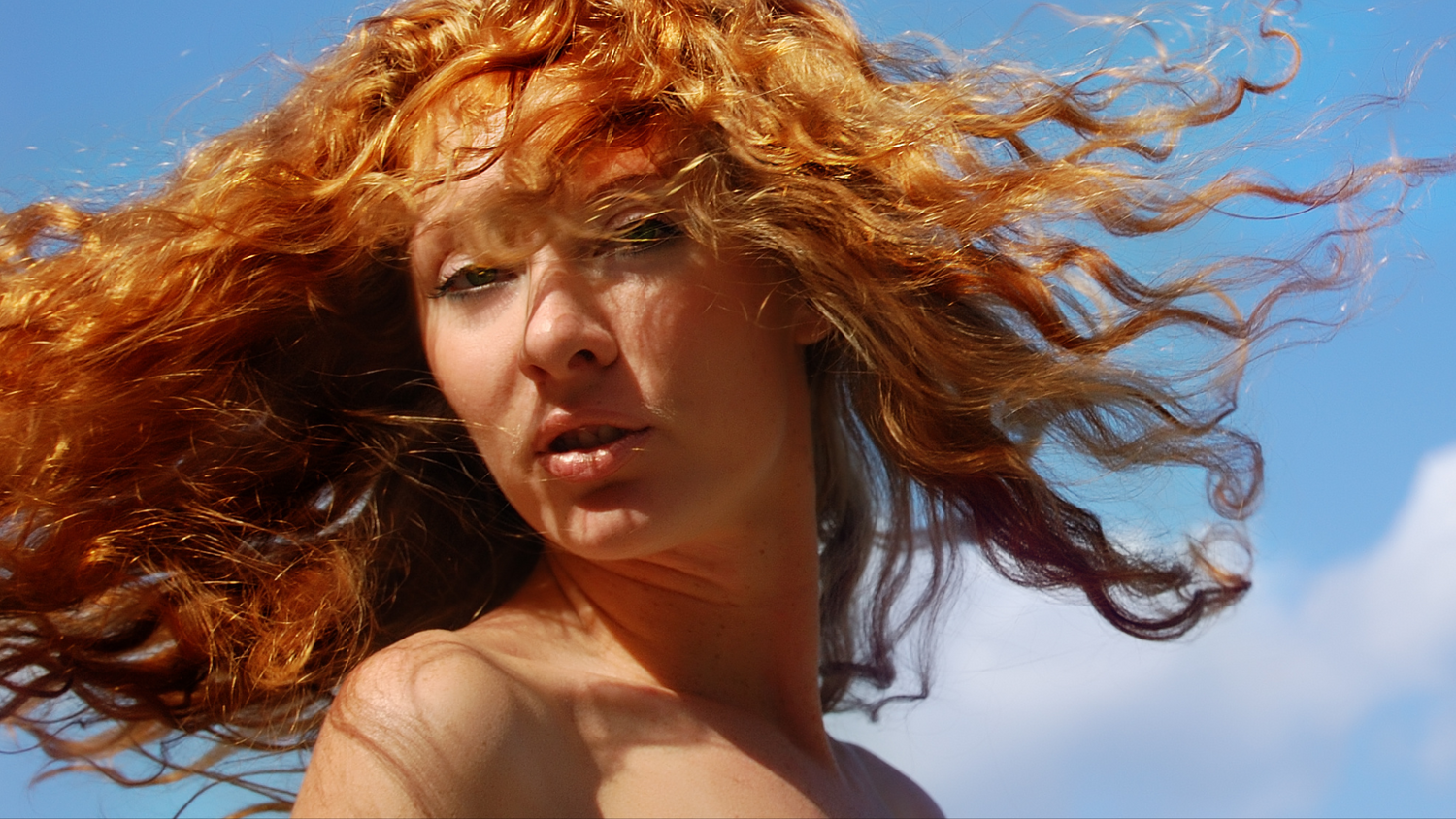 How to Prevent Frizz on Humid Days