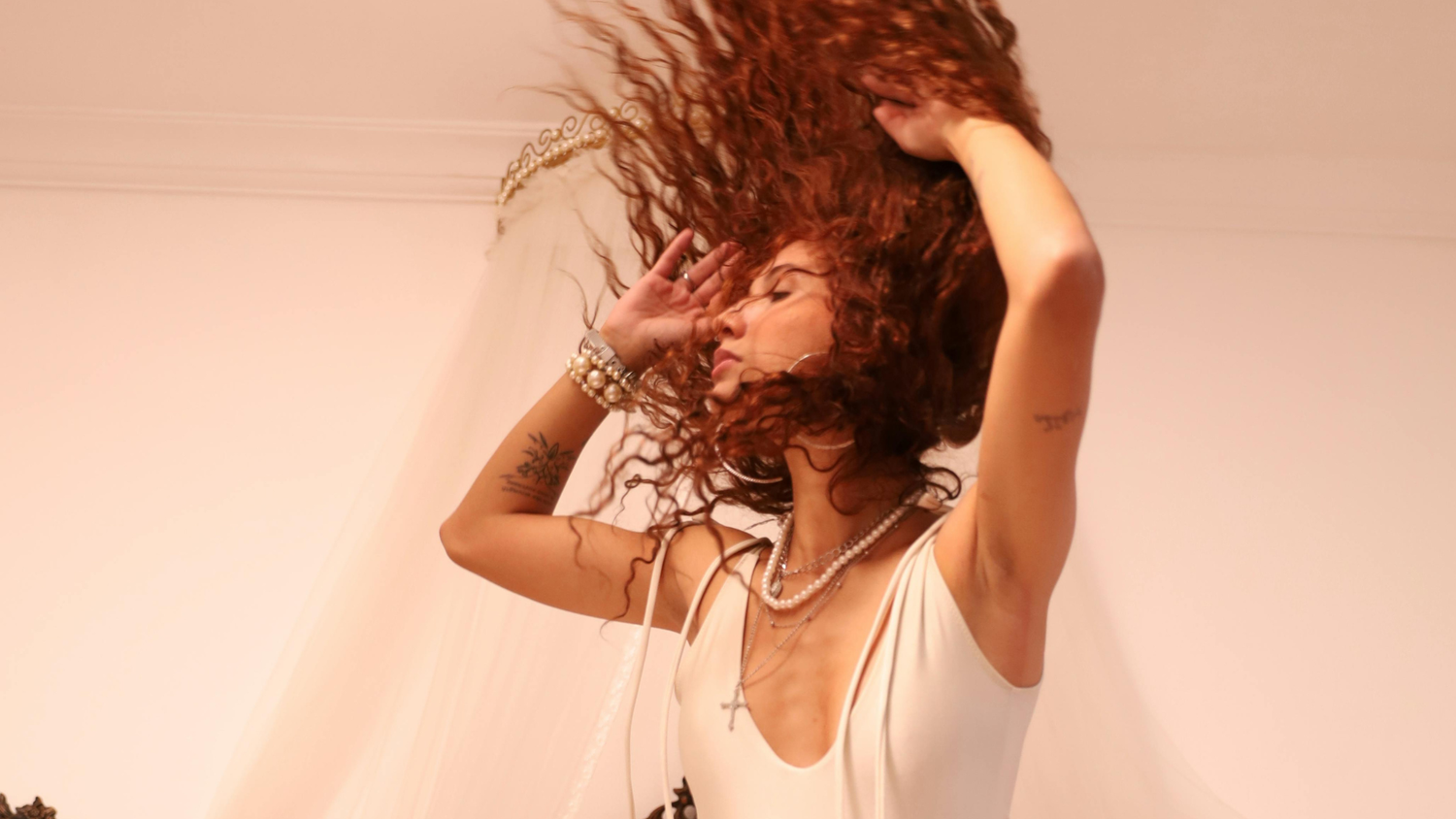 Shaking curls on bed