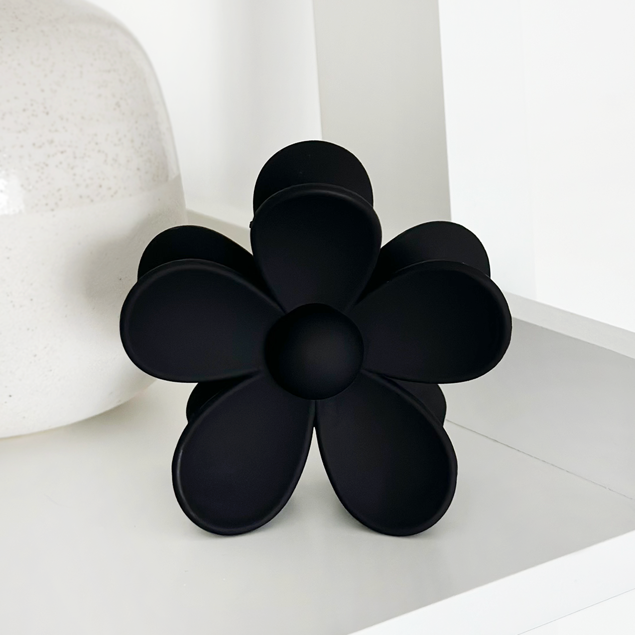 Coconut Lane Flower Claw Clip - Black