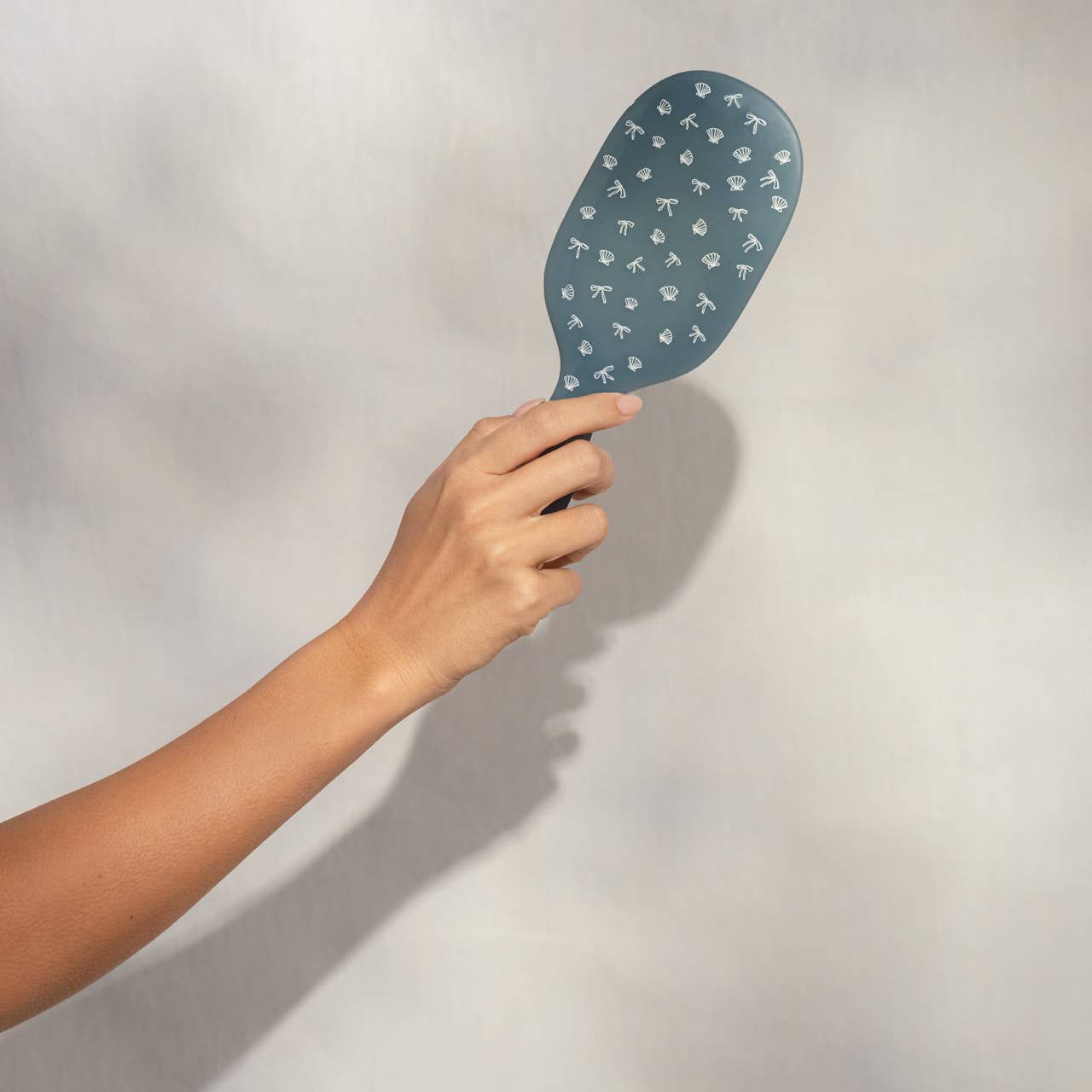 Kitsch Smooth &amp; Polish Brush - Coastal Blue Print