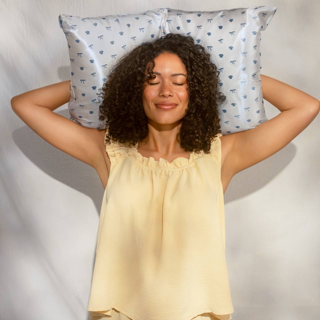 Kitsch Standard Satin Pillowcase - Pearlized Cream &amp; Coastal Blue Print