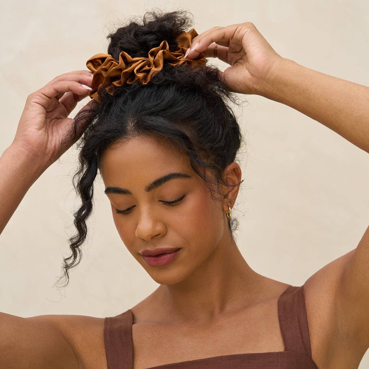 Kitsch Ruffle Scrunchie - Camel