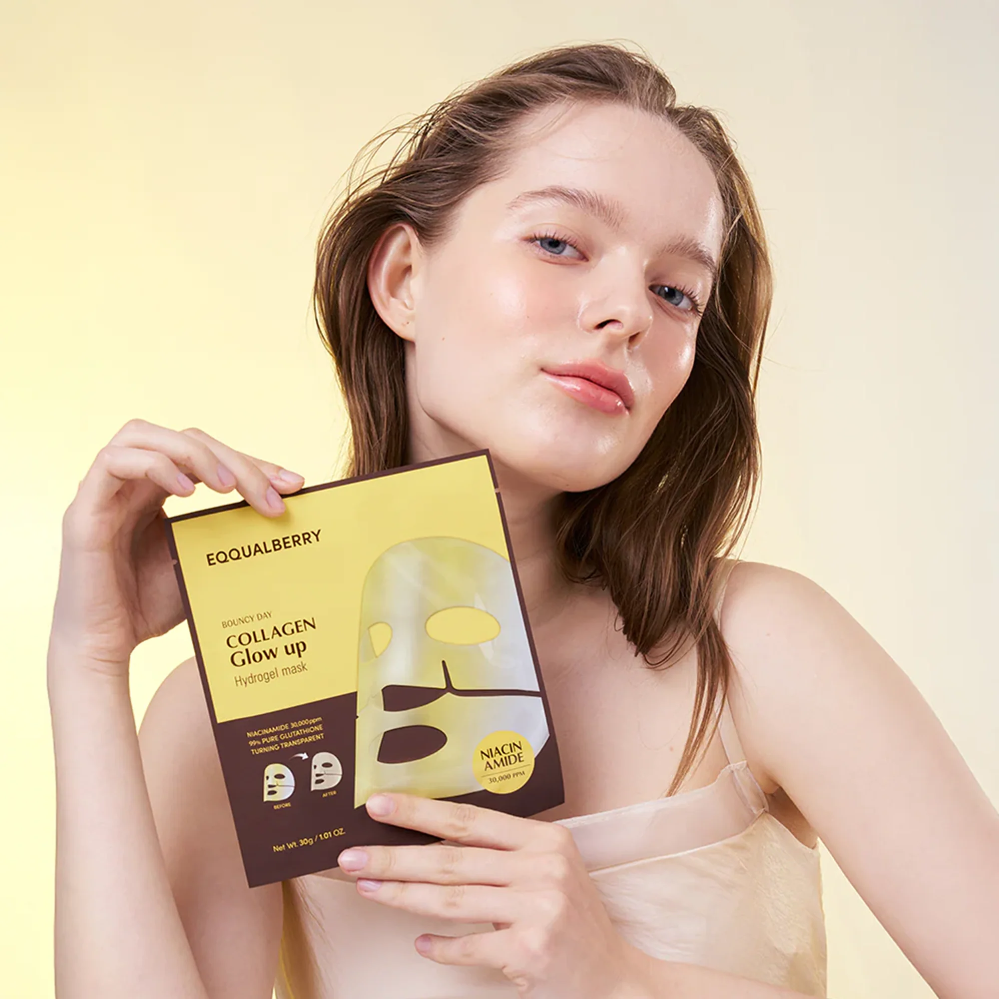 Eqqualberry Collagen Glow Up Hydrogel Mask (1pc) model holding sachet packet