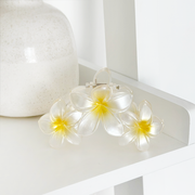 Coconut Lane Triple Flower Claw Clip - White