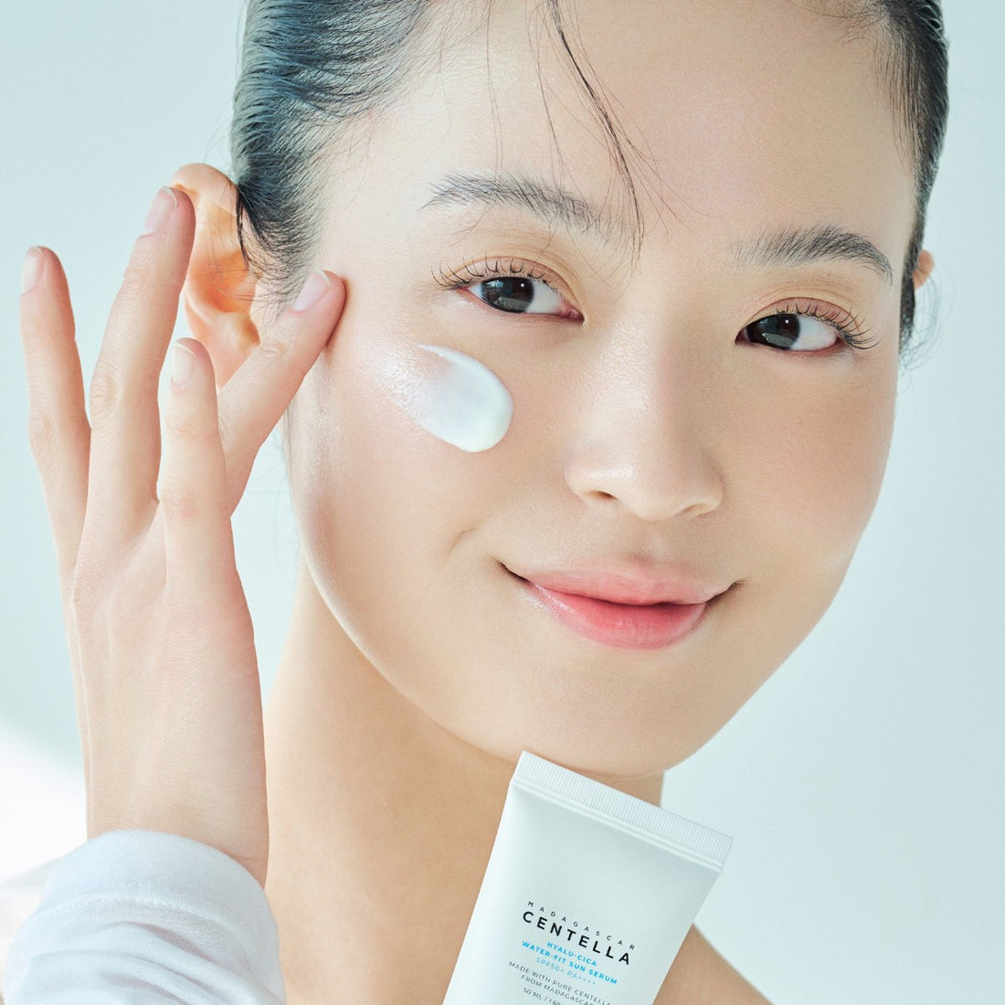 Skin1004 Madagascar Centella Hyalu-Cica Water-Fit Sun Serum SPF50+ PA++++ 50ml