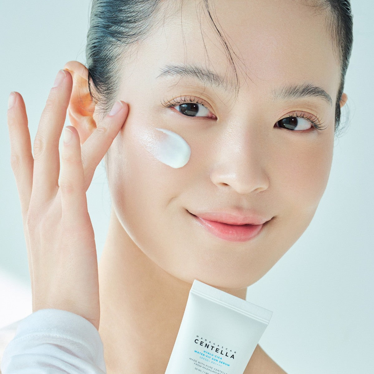 Skin1004 Madagascar Centella Hyalu-Cica Water-Fit Sun Serum SPF50+ PA++++ 50ml