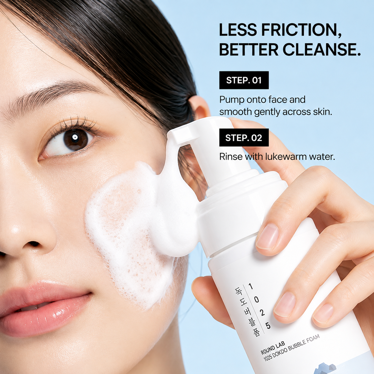 model applying rich cleansing foam to her cheek while holding a round lab 1025 dokdo bubble foam cleanser, with step-by-step cleansing instructions on a soft blue background.