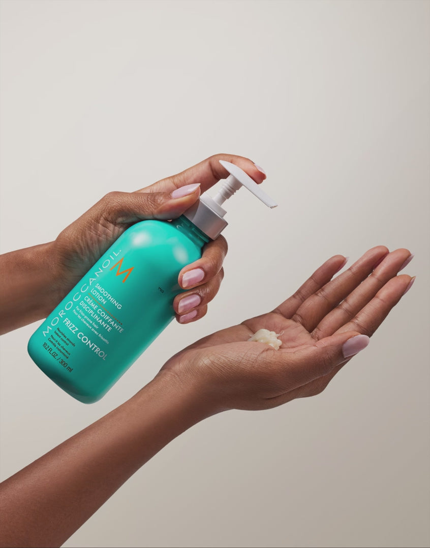 Load video: Moroccanoil Frizz Control Smoothing Lotion 300ml