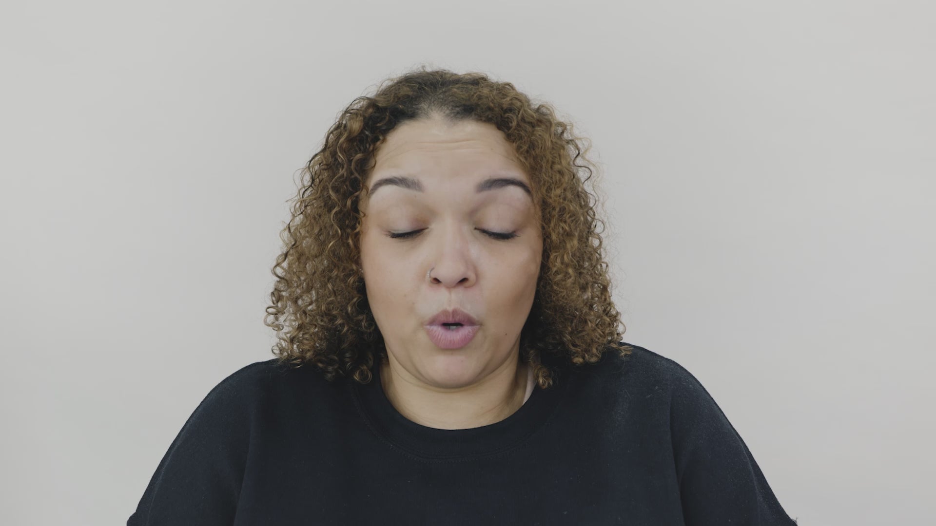Load video: Adwoa Beauty Melonberry™ Smoothing Gel