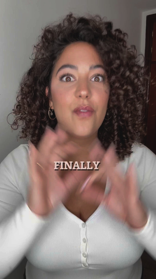 Load video: Pretty Curly Girl Intense PROTEIN Deep Conditioner