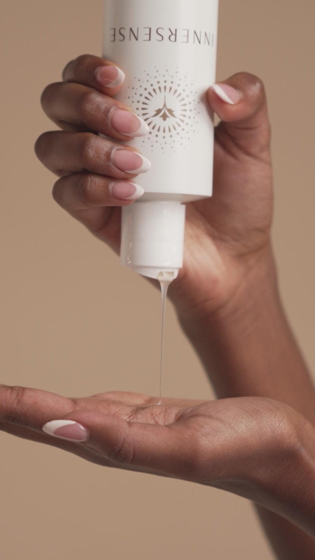 Load video: Moisturising conditioner for dry, damaged, and dull hair