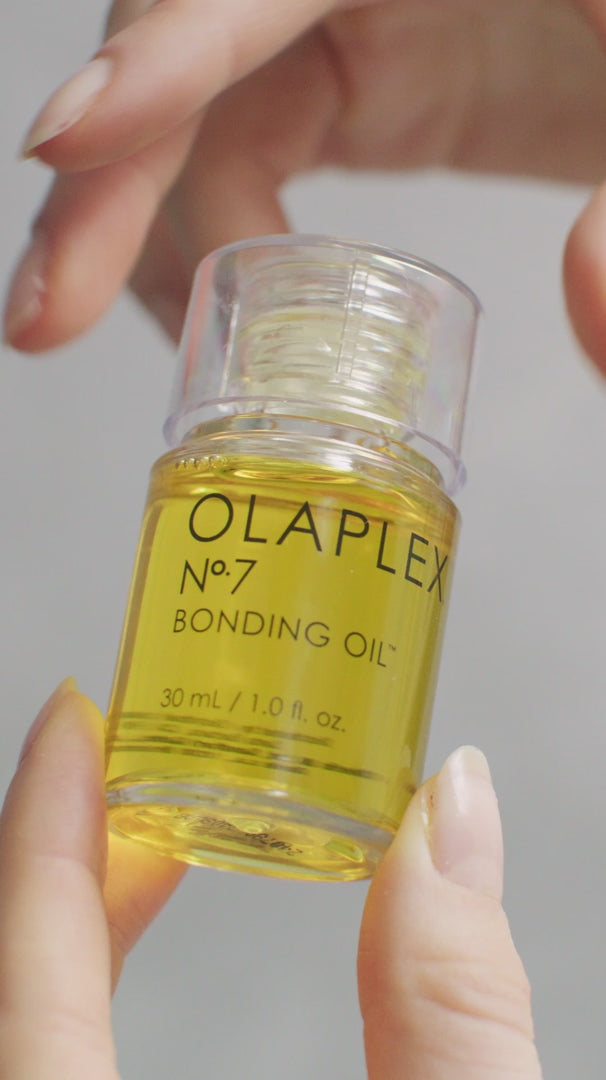Load video: Olaplex Nº.7 Bonding Oil